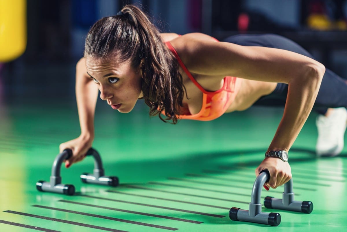 woman doing push ups in the gym