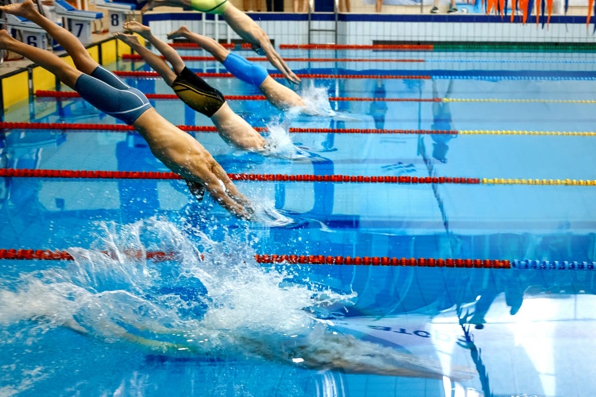 start group men athletes swimmers