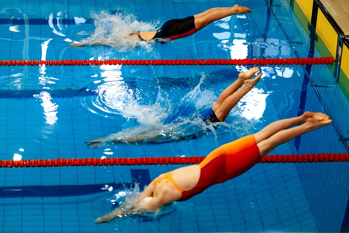 start three women athletes swimmers