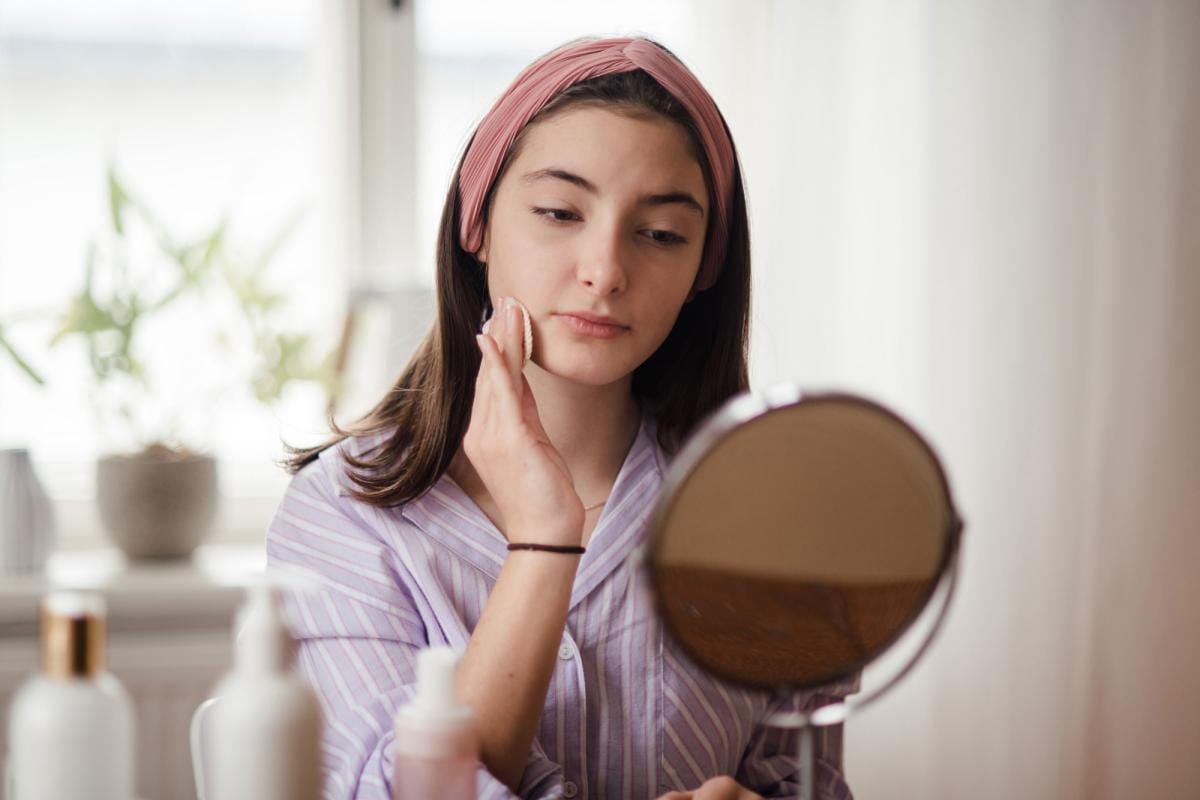 teenage girl doing her skin care routine 2023 11 27 05 14 09 utc